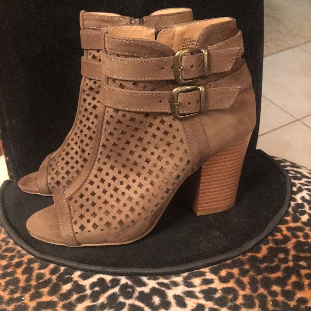 JustFab peep toe booties, like new!!!!